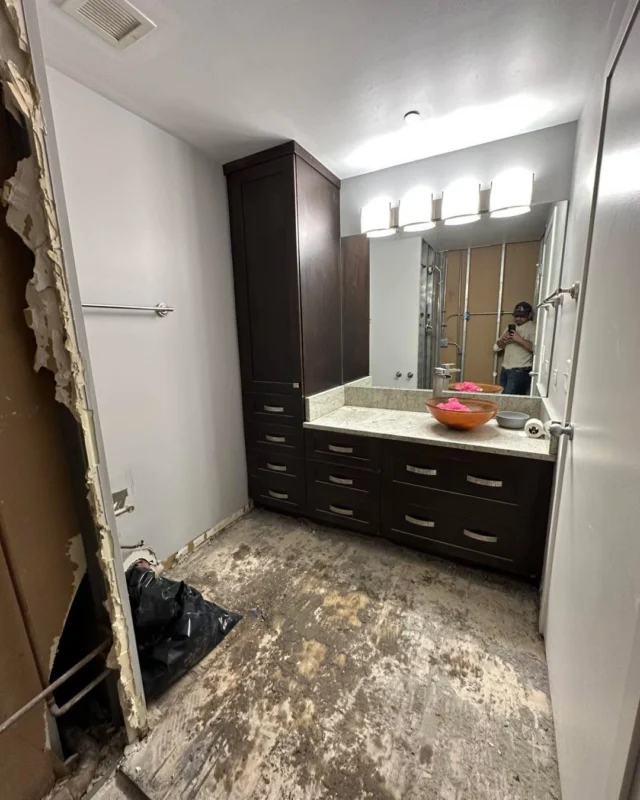 ✨ A New Canvas. A Masterpiece in the Making. ✨
Every stunning transformation begins with a blank slate. This space is now prepped and ready to bring our client’s vision to life — from fresh tilework and sleek fixtures to a modern walk-in shower.
We’re not just remodeling a bathroom… we’re creating a space to unwind and recharge. 🛁🔨
Stay tuned — soon, this room will be more than just a bathroom.✨
#BathroomRemodel #BeforeAndAfter #ChicagoContractor #RemodelingJourney #CustomHomeRenovation #TransformationInProgress #JMCBuilds #NewCanvas #MasterpieceInTheMaking #ConstructionLife
